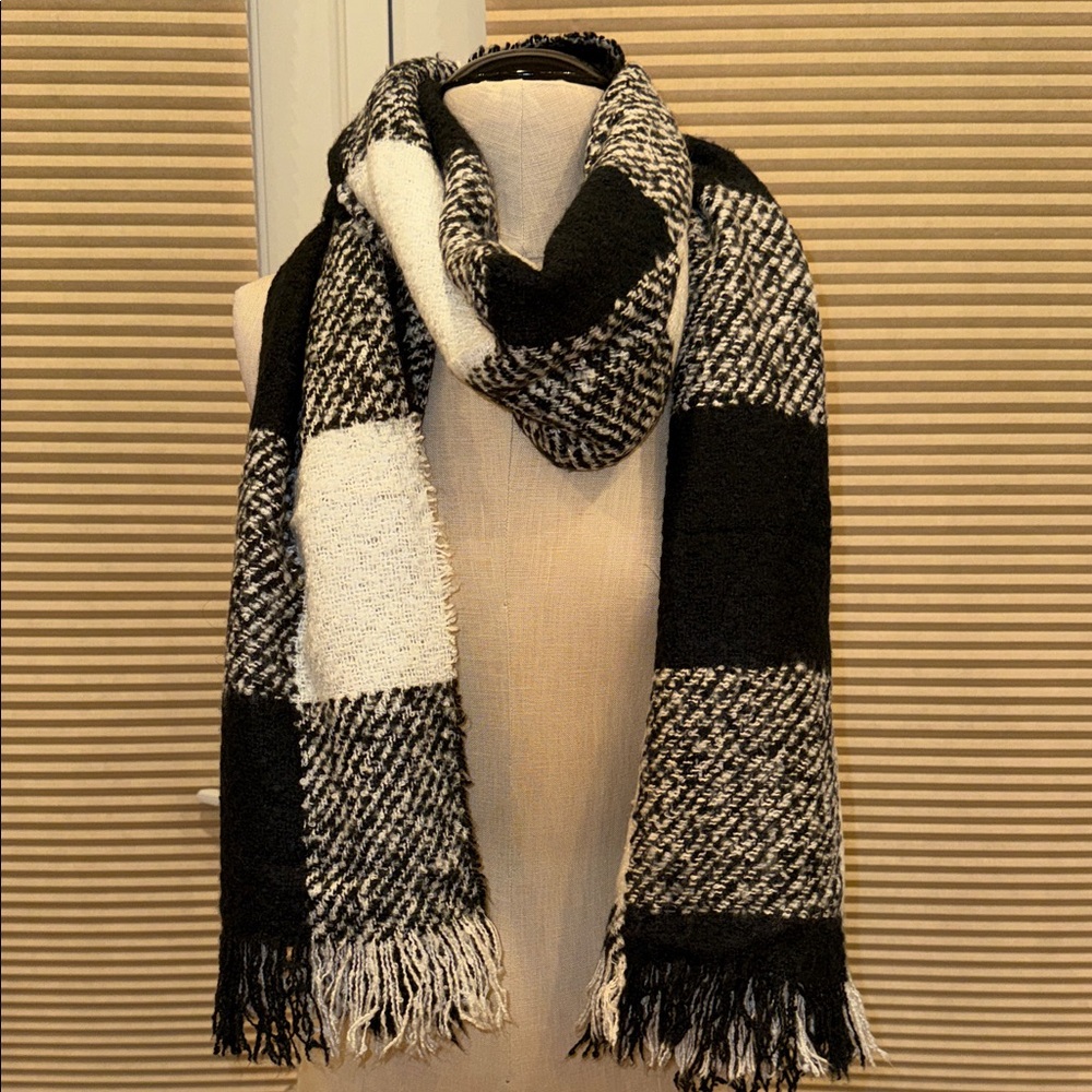 Abercrombie & Fitch Black White Checkered Oversized Blanket Scarf